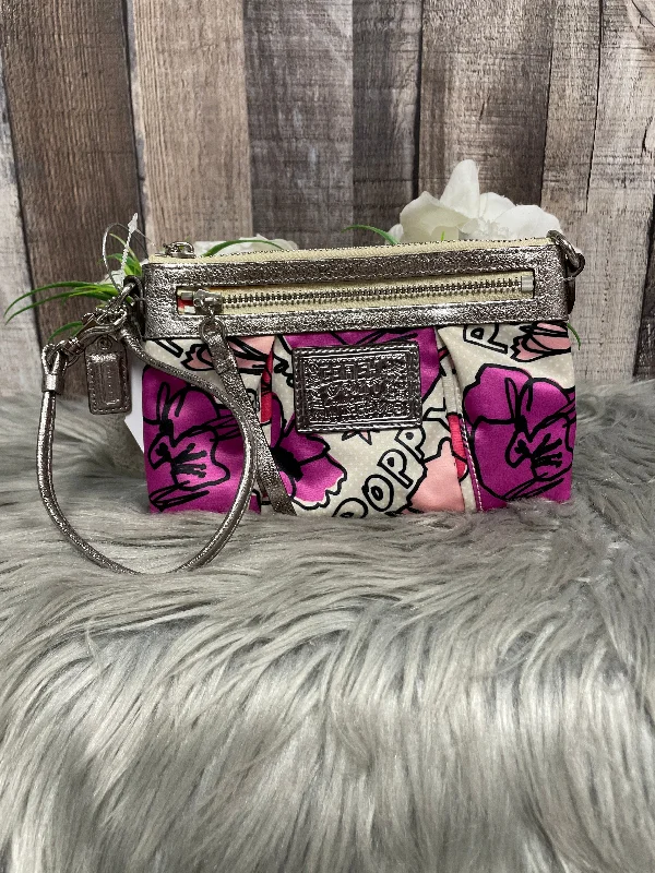 Coach bags with a back - zip pocket for storing valuables securelyWristlet Coach, Size Small