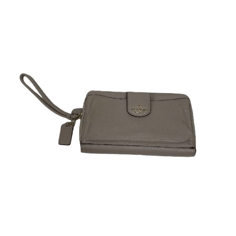 Ladies Coach handbags with a detachable wallet insert for added convenienceWristlet Designer By Coach, Size: Medium