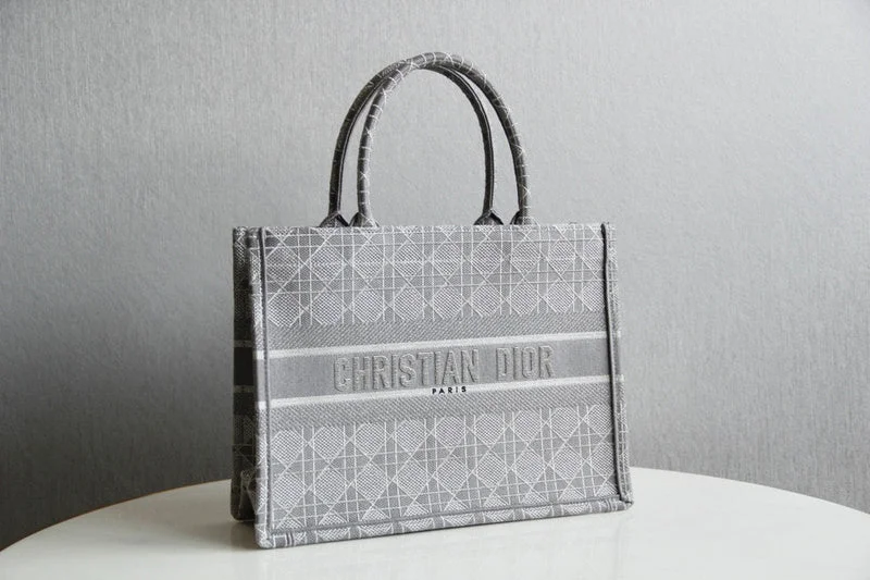 Fashion - forward Christian Dior tote bags for the modern womanChristian Dior  Bags - 4329