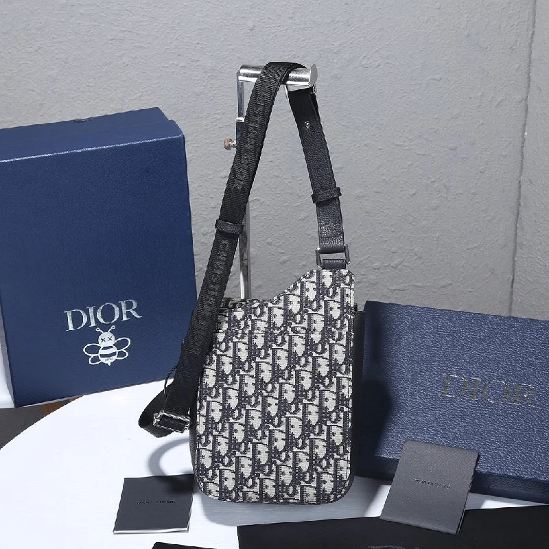 Luxury Christian Dior crossbody bags with a chain - link strapChristian Dior - Luxury Bags  841