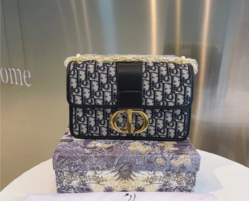 Christian Dior bags with a quilted pattern and gold - toned hardwareDior woman shoulder handbag