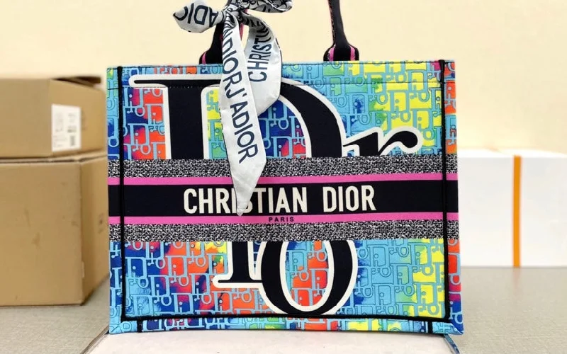 Fashion - forward Christian Dior tote bags for the modern womanFun Christian Dior ladies handbag