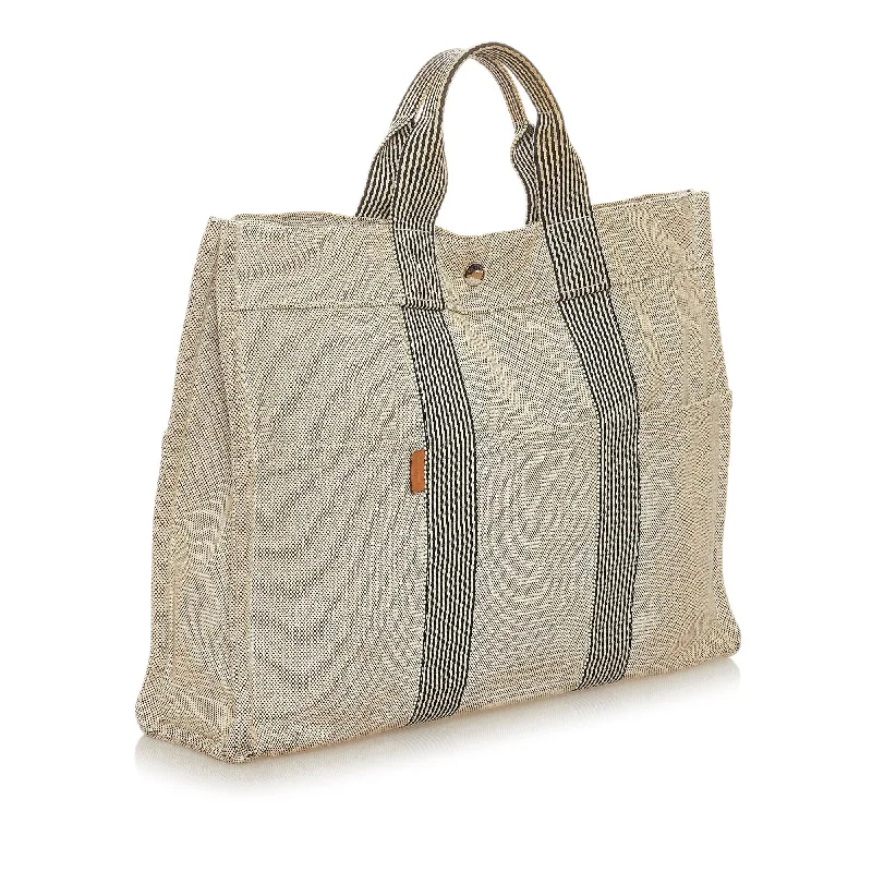 Foldable Hermes Shopping Totes for Added ConvenienceHermes Fourre Tout MM (SHG-27644)