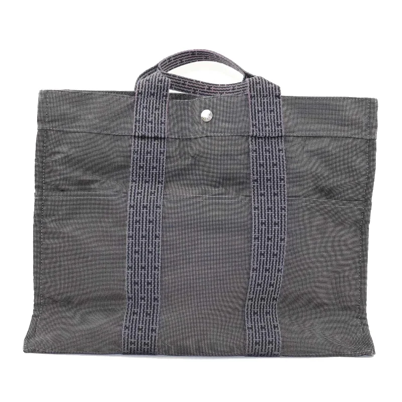 Sporty - Inspired Hermes Bags for Active LifestylesHermes Fourre Tout MM Tote (SHG-13459)